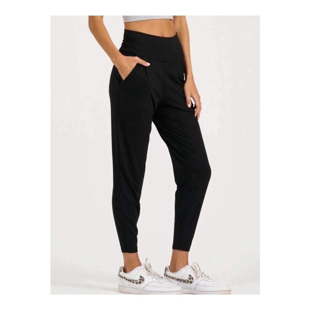 Vuori Harem Black Pants size Medium